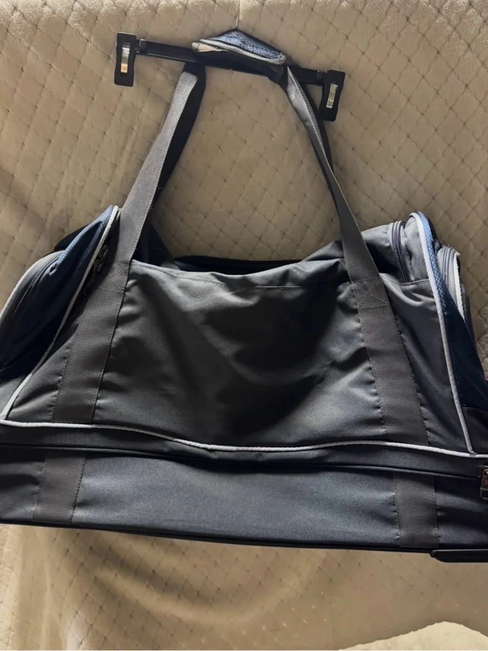 Swiss Tech spacious duffel